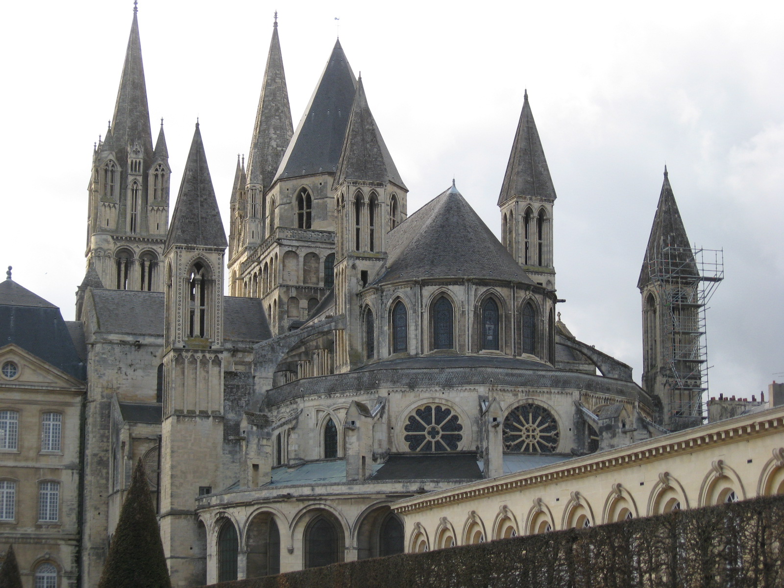 Population Size of Medieval Cities and Towns